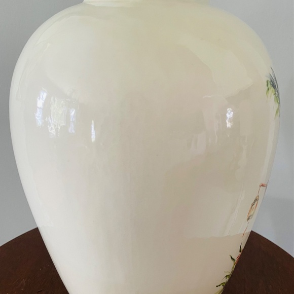 Vintage hand-painted Asian vase with geisha and floral motif, Vintage Asian Vase - Picture 7 of 9